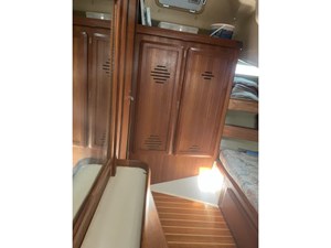 VALIANT 14 Aft hanging lockers