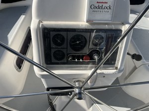 VALIANT 23 Engine panel