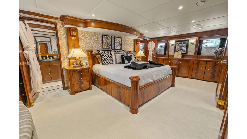 DIRT POOR - Yacht for sale