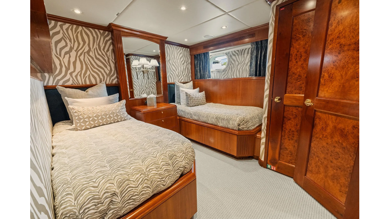 DIRT POOR - Yacht for sale