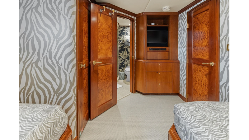 DIRT POOR - Yacht for sale