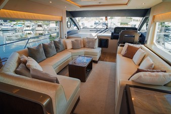 Majesty 62 10 Main deck lounge