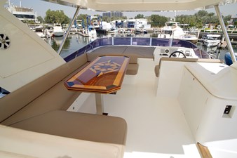 Majesty 62 8 Flybridge dining 