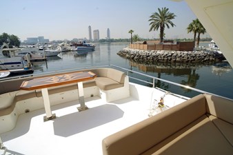 Majesty 62 6 Flybridge dining area