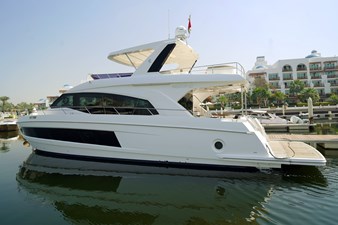 Majesty 62 2 Portside view