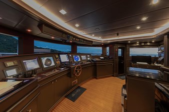 SUR LA MER 27 Bridge Deck Helm