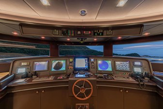 SUR LA MER 28 Bridge Deck Forward Helm