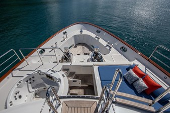 SUR LA MER 30 Owner's Foredeck
