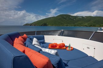 SUR LA MER 34 Flybridge Seating