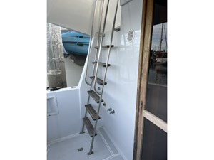 PCH 17 Ladder to flybridge