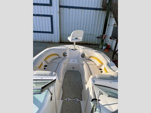 22' Hurricane 2008 Sun Deck 220  5 