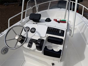 17' Edgewater 2009 170 CC 4 