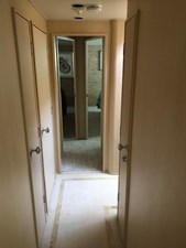 MON SHERI 24 Lower Companionway