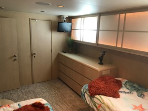 MON SHERI 46 Starboard Twin Cabin