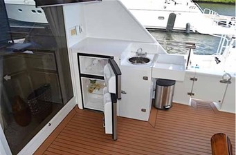 MON SHERI 59 Aft Deck Bar