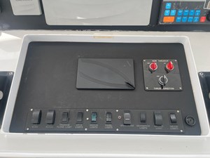 MON SHERI 71 Updated photo with new screen with analog gauges removed