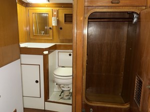ZYKANTHOS 39 Aft head and locker