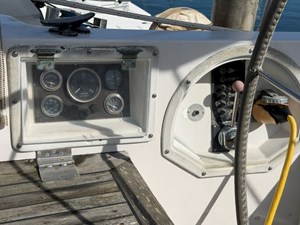 ZYKANTHOS 42 Engine gauges and controls