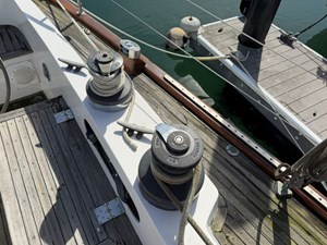 ZYKANTHOS 44 Cockpit winches