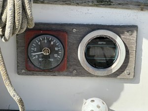 ZYKANTHOS 46 Speed and Depth gauges