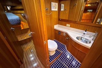 KNOT QUITTERS 18 Starboard Head