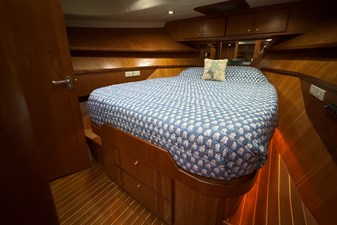 KNOT QUITTERS 19 Forward Stateroom