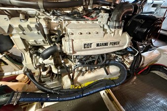 KNOT QUITTERS 28 Main Engine