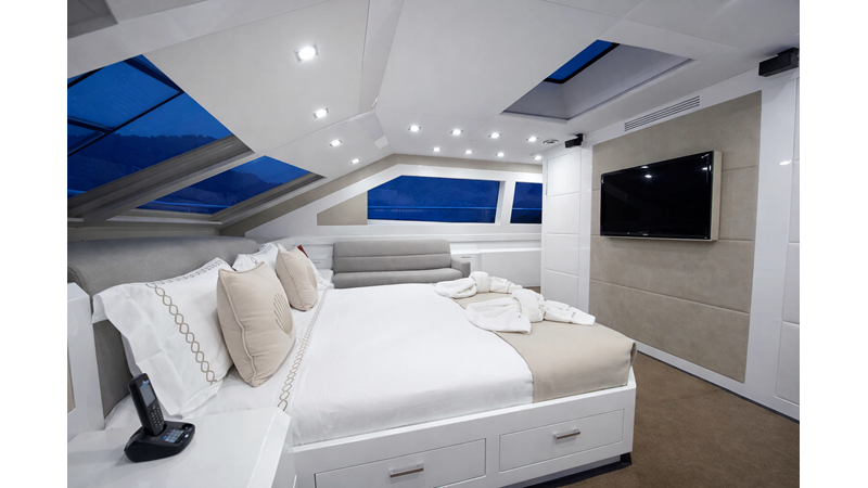 Y - Yacht for sale