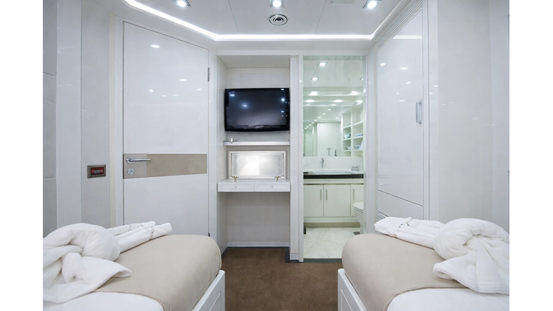 Y - Yacht for sale
