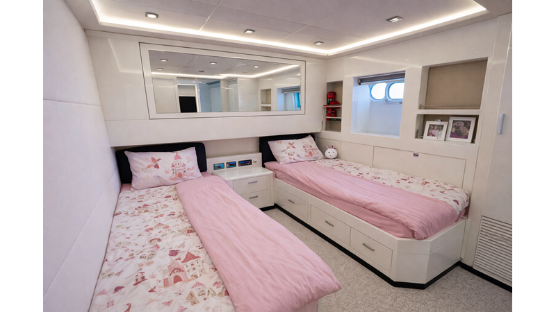 Y - Yacht for sale