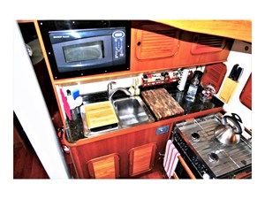 AVENIR 4 Galley Fwd
