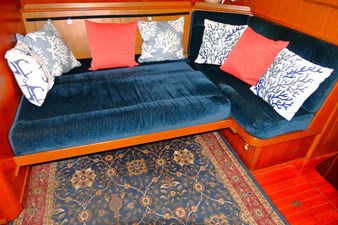 AVENIR 11 Salon Berth Settee