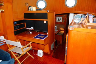 AVENIR 15 Salon Desk