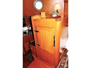 AVENIR 18 Salon Fridge Access