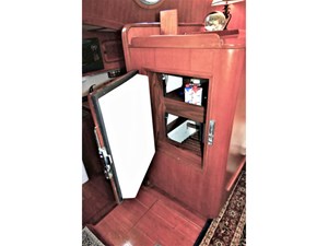 AVENIR 19 Salon Fridge Access