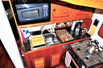AVENIR 27 Galley Fwd