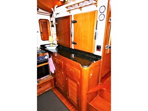 AVENIR 32 Galley Aft