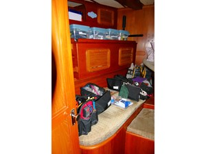 AVENIR 36 Guest Fwd Port
