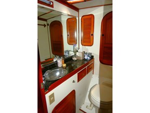 AVENIR 46 Guest Vanity