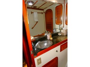 AVENIR 47 Guest Vanity