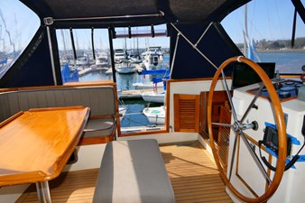 AVENIR 74 Cockpit Port