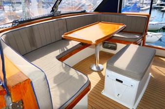 AVENIR 80 Cockpit Aft Port
