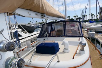 AVENIR 82 Center Cockpit