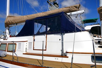 AVENIR 83 Cockpit Enclosure
