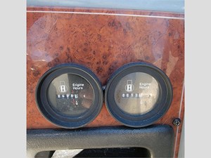 33' Bayliner 2006 325 8 