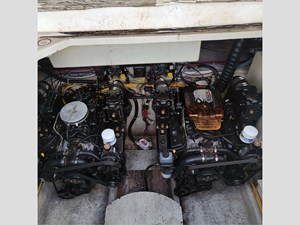 33' Bayliner 2006 325 11 