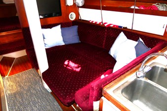 MIMI & ME 8 Salon Berth Conversion