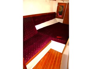 MIMI & ME 27  Cabin Aft settee