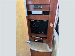 41' Rinker 2006 390 Hard Top  7 