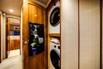 El Jefe 36 Companionway